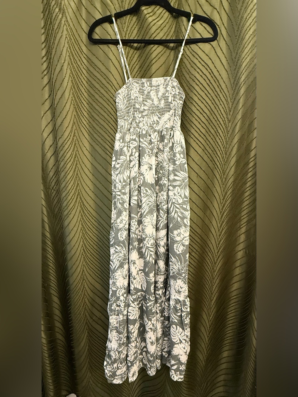 Eden & Olivia Gray and White Floral Smocked Maxi Dress